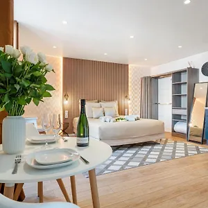 Renting - Massena - Luxe - Jacuzzi - Terrace - King Bed - Ac Apartment Nice